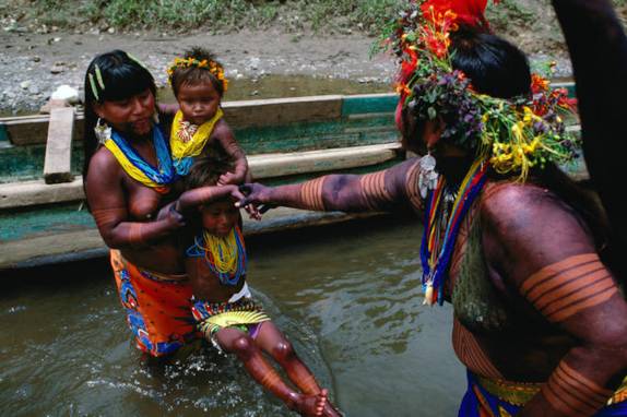 Tribo Embera no Parque Nacional Darien, entre Panamá e Colômbia (foto de Lonely Planet)